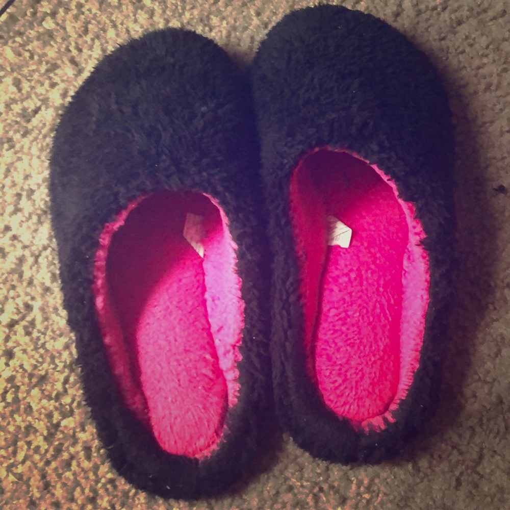 comfy slides to wear around the house !! ☺️